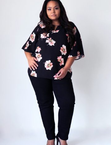 Blusa Plus Size Estampada Aviamento Decote