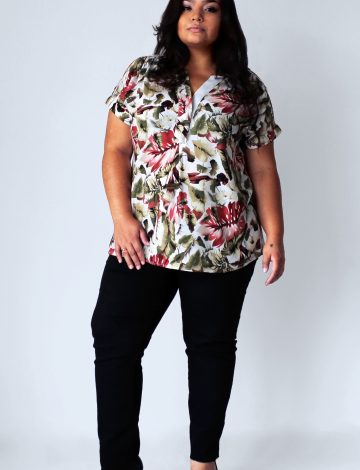 Blusa Plus Size Estampada Vista Galão